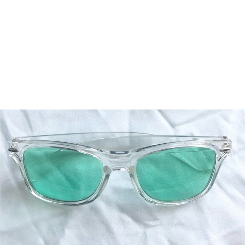 Sunglasses - Clear frame/green lens